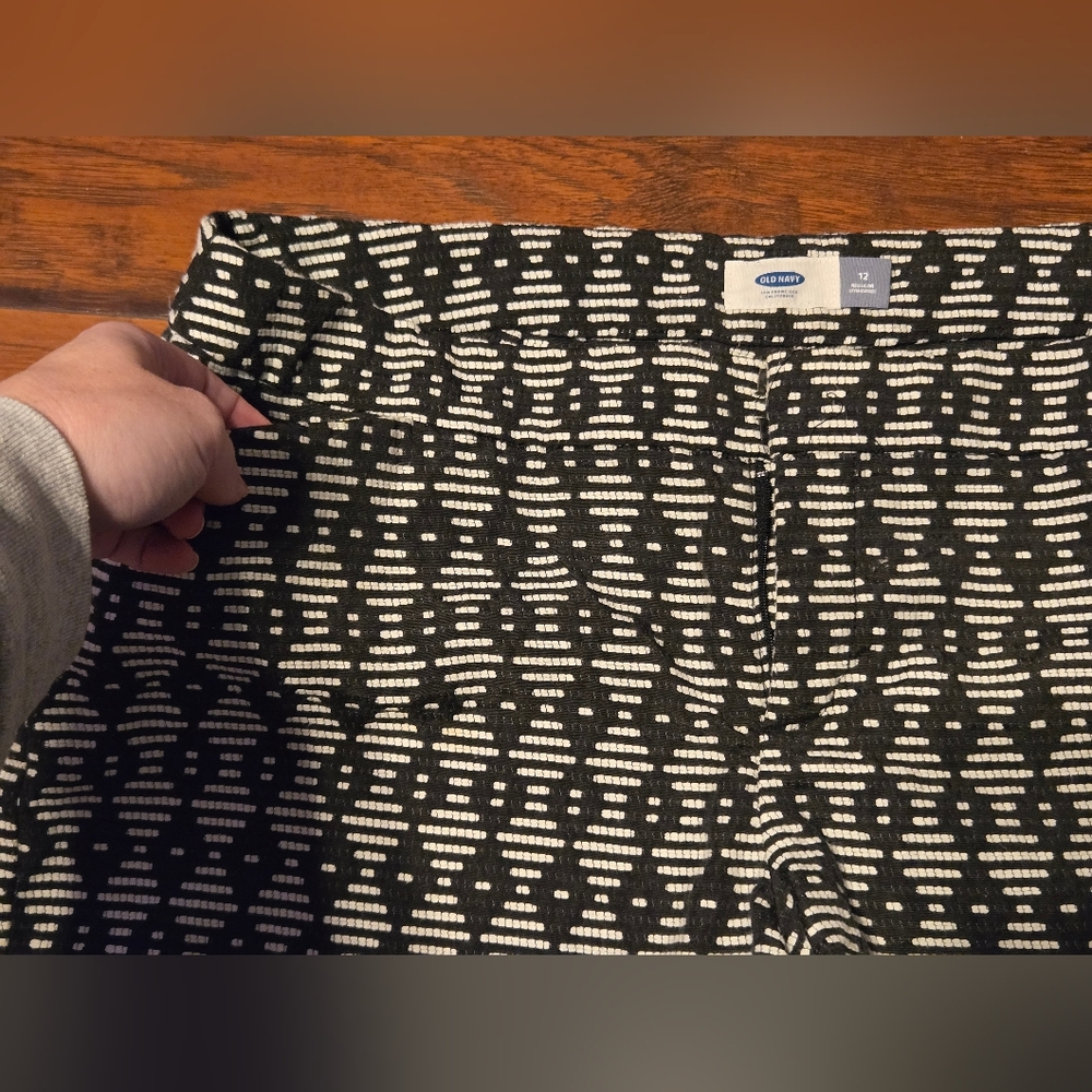 Old Navy Black/white Geo Print 12 - Picture 4 of 7